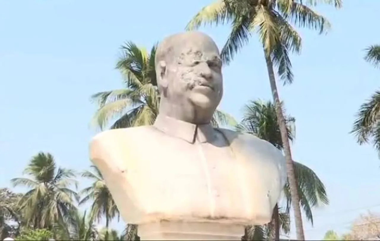 CPM workers vandalise Jana Sangh founder SP Mukherjeeâ€™s statue in Bengal, six people detained
