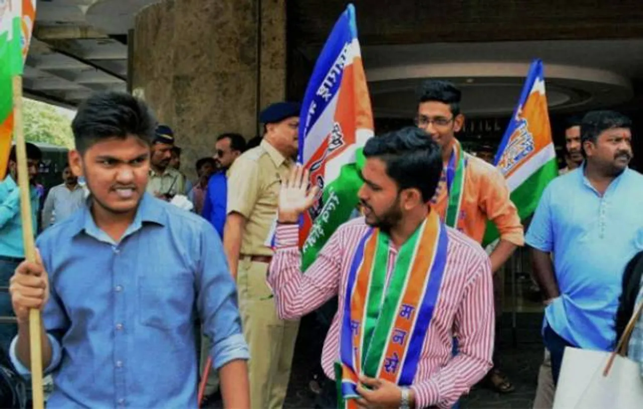 MNS workers target Gujarati signboards in Thane