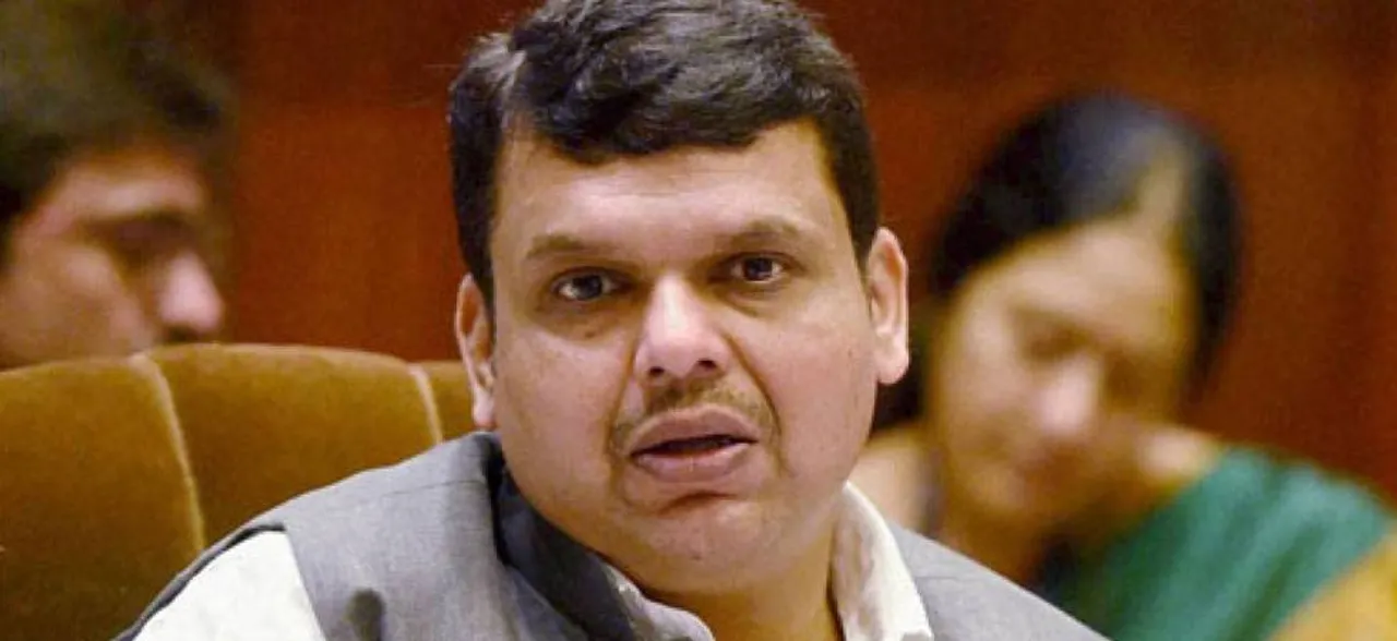Watch: Shoe hurled at Devendra Fadnavis after Anna Hazare calls off hunger strike