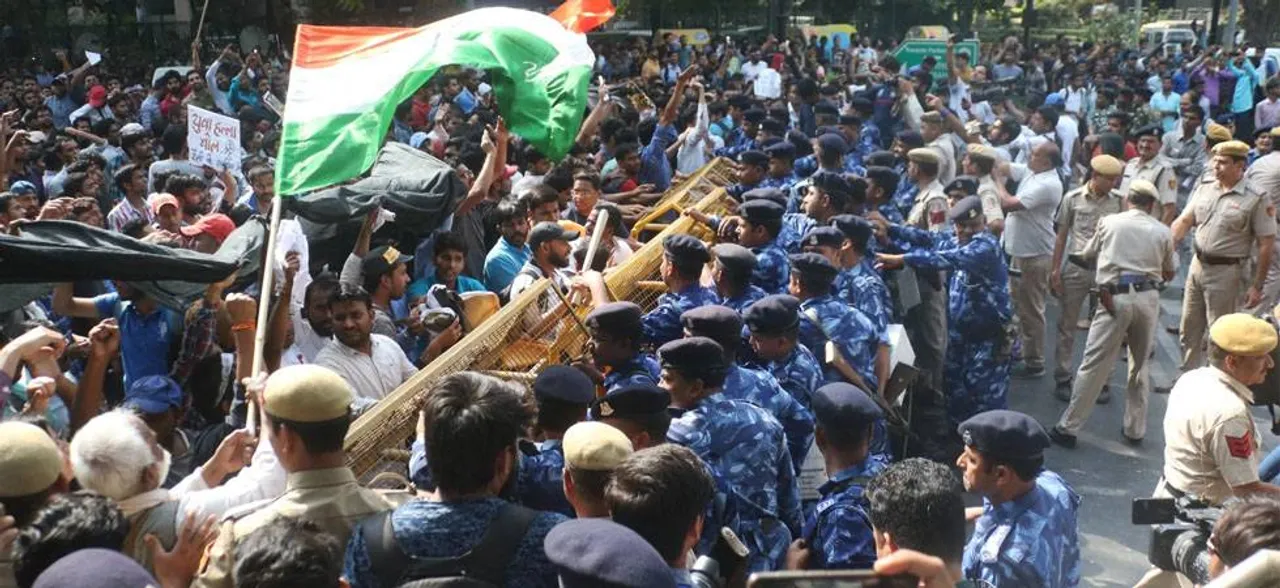 SSC paper leak: Angry protesters clash with police officials, detained