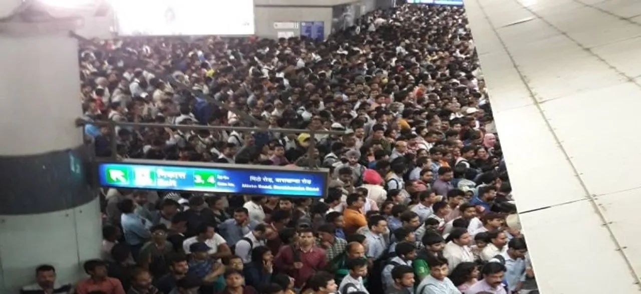 Delhi metro hit by snag, heavy rush at Rajiv Chowk