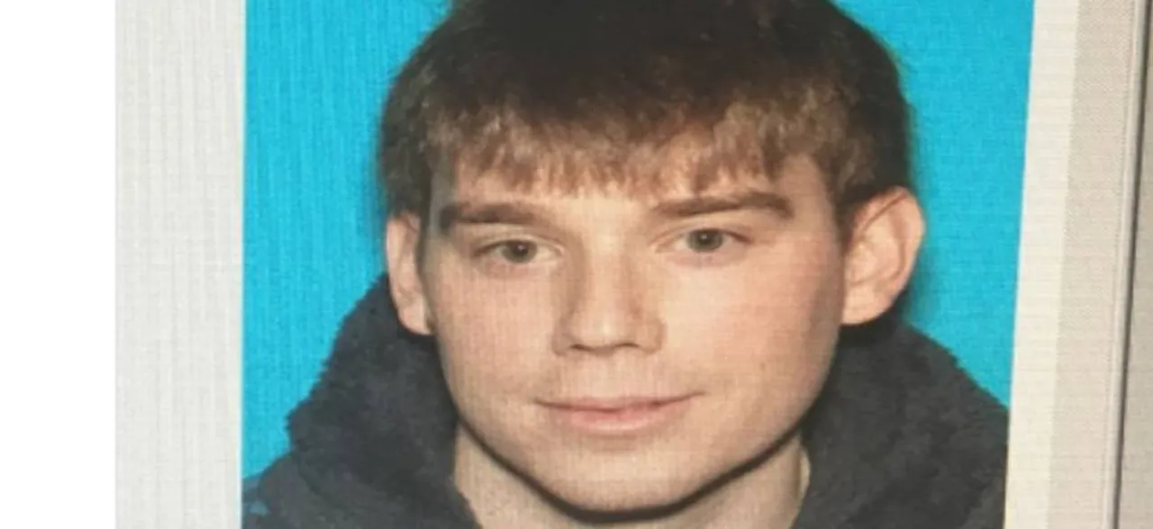 Waffle House shooting: Naked gunman kills four in US