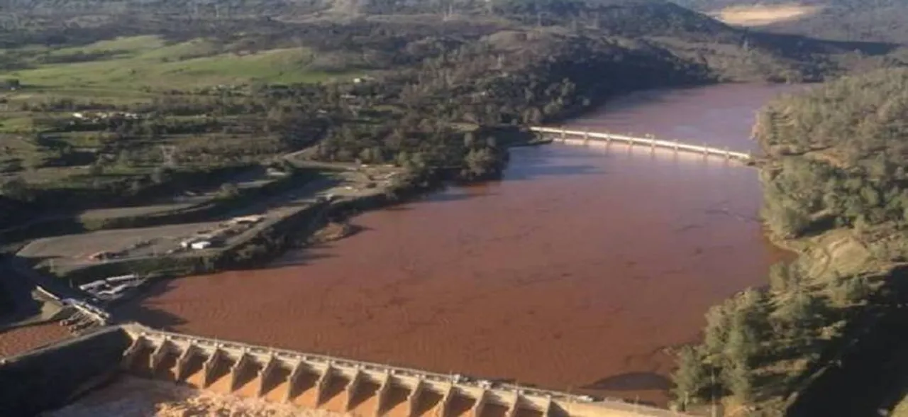 Officials: 21 bodies recovered after dam burst in Kenya