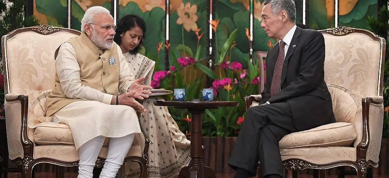 PM Modi meets Singapore's Lee Hsien Loong; agrees to improve business access