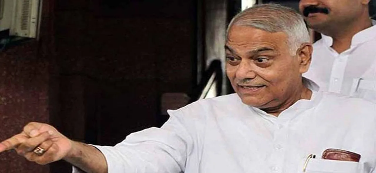 Former BJP leader Yashwant Sinha joins thousands of protesting AAP leaders, workers in Delhi