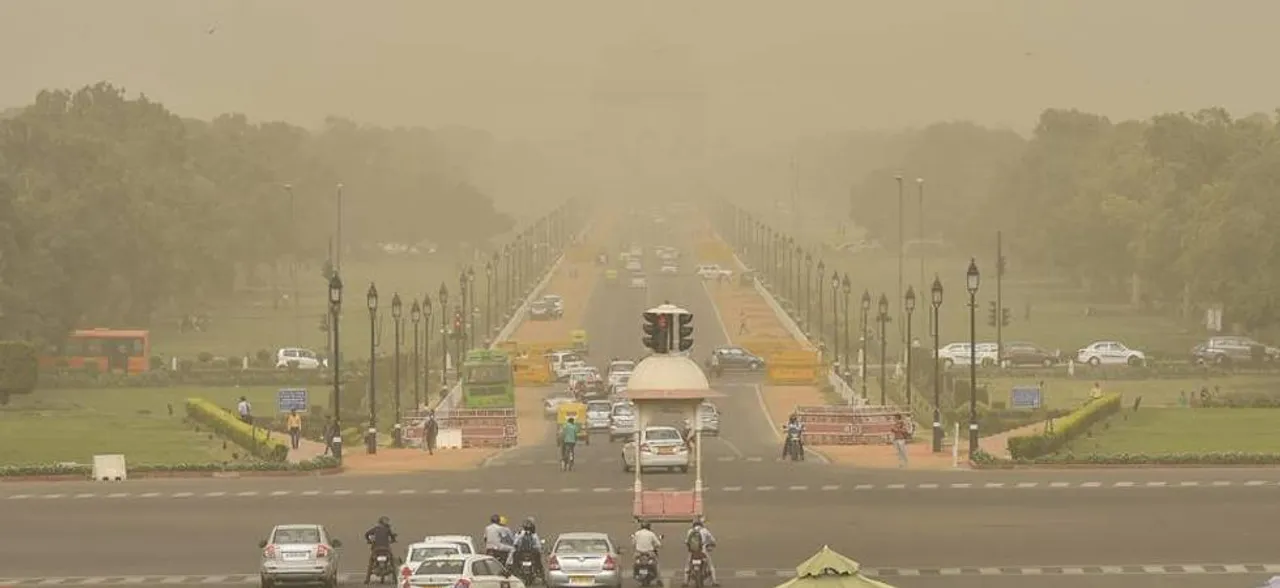Delhi air quality improves but pollution level remains â€˜severeâ€™
