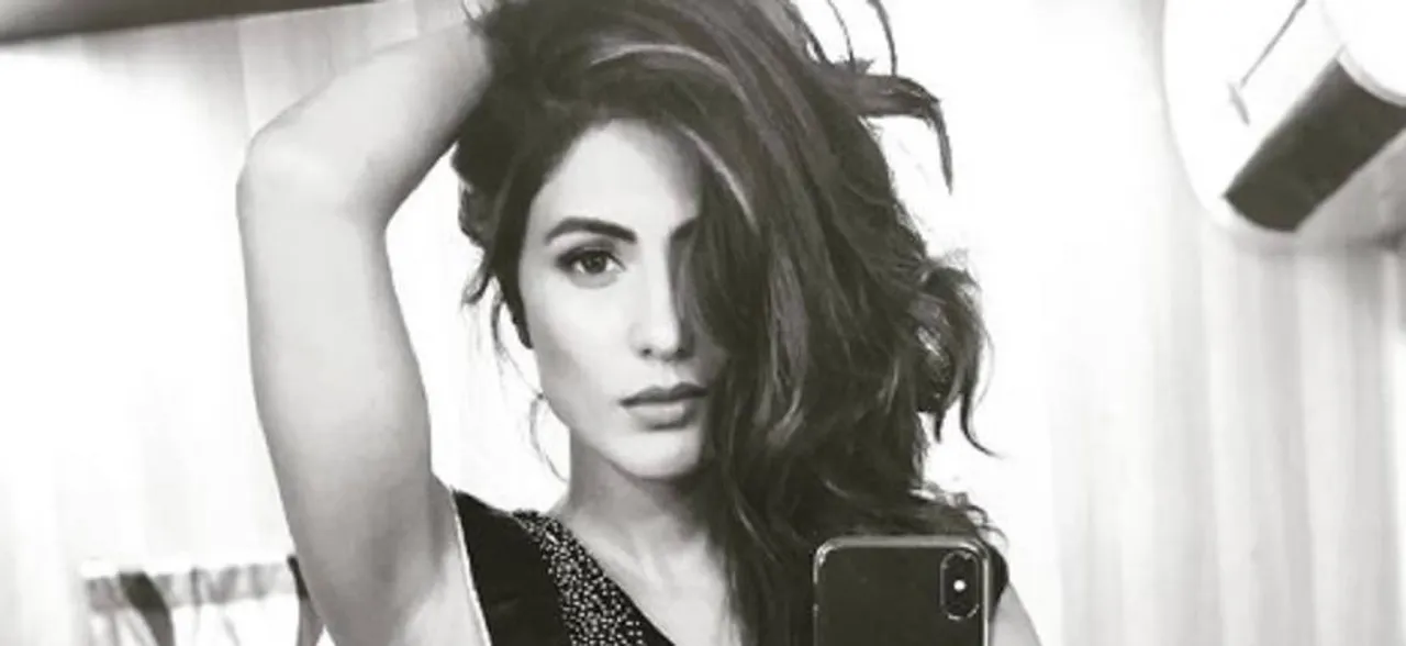 Bigg Boss 11 finalist Hina Khanâ€™s mesmerising look in black saree