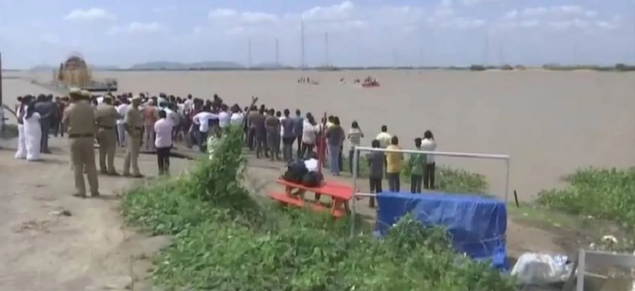 Bodies of 4 Engineering students, drowned in Krishna river, recovered