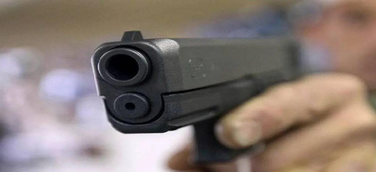 Upset with newspaper, gunman kills 5 in newsroom shooting in US