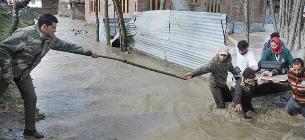 Flood alert in Jammu and Kashmir as Jhelum flows above critical mark; school closed
