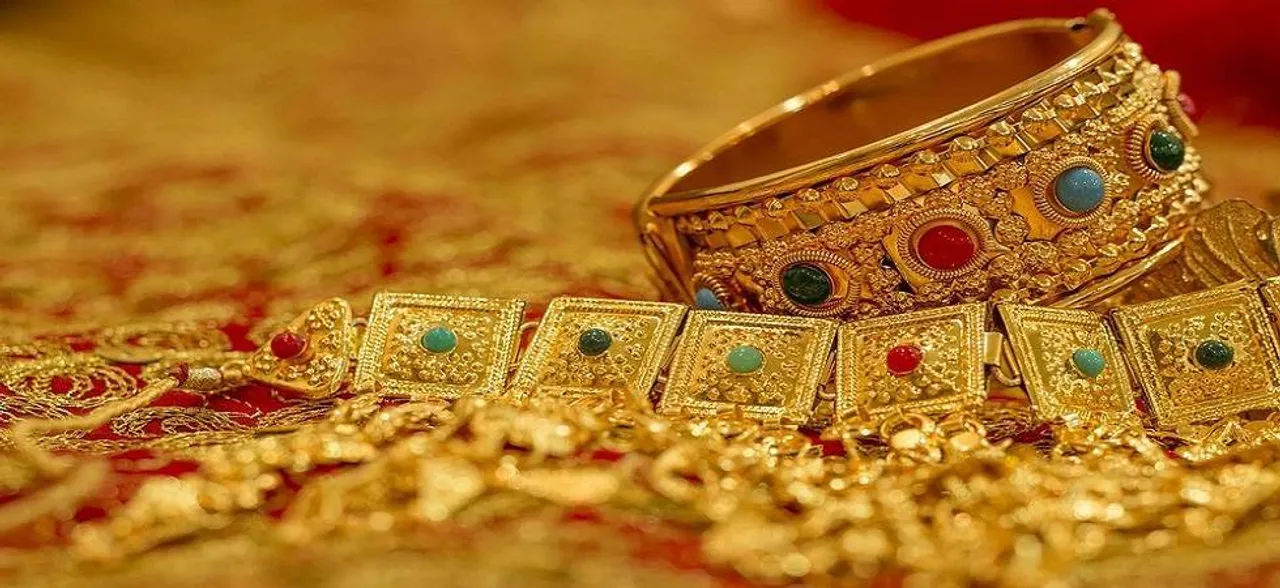 Gold recovers on fresh demand; silver dips by Rs 90