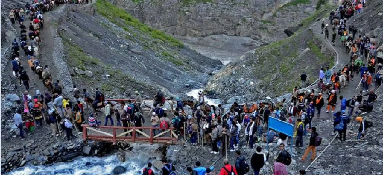 Amarnath Yatra 2018: 4821 pilgrims pay obeisance at holy cave shrine