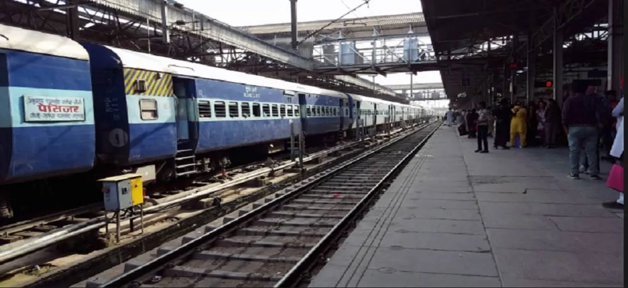 Woman bank staffer slips into train-platform gap; dies