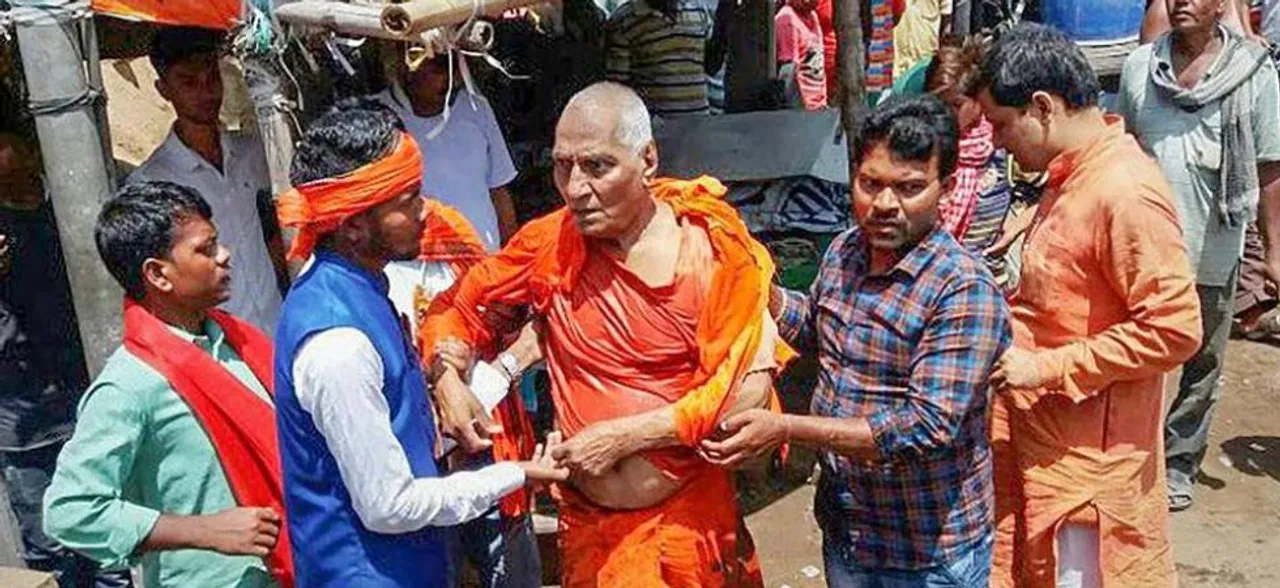Swami Agnivesh â€˜thrashedâ€™ by BJP Yuva Morcha; probe ordered 