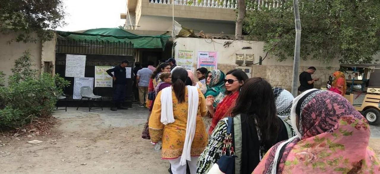 Pakistan Army stops media persons from entering polling stations in Punjab