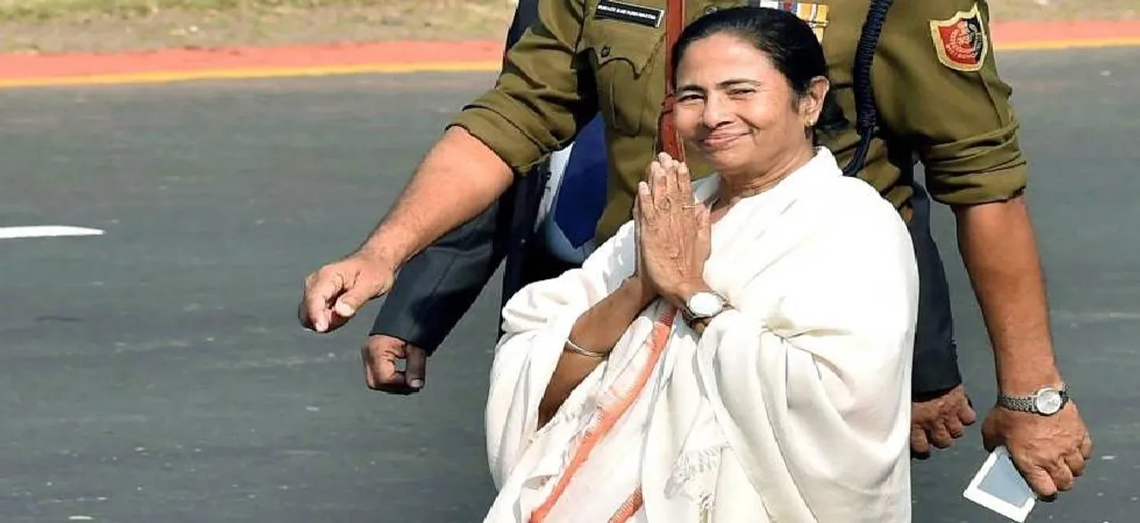 Mamata meets Advani, Kirti Azad, Cong leaders in Parliament