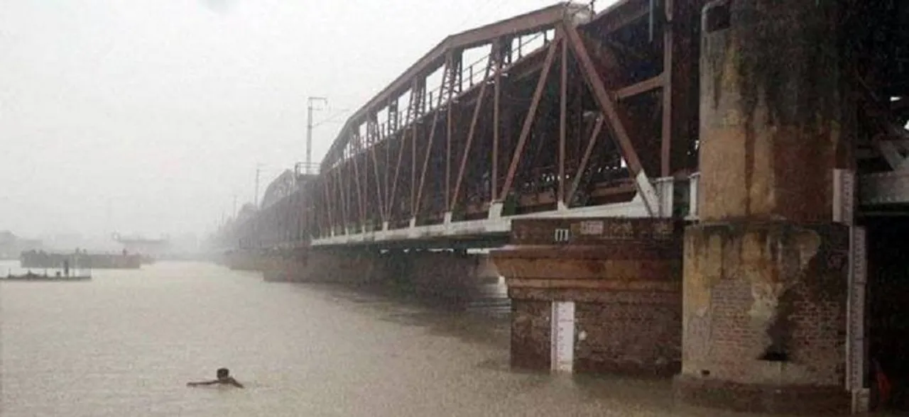 Old Yamuna bridge reopens