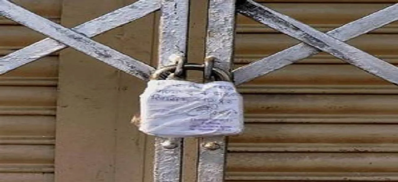 Liquor shop shuts down after locals protest