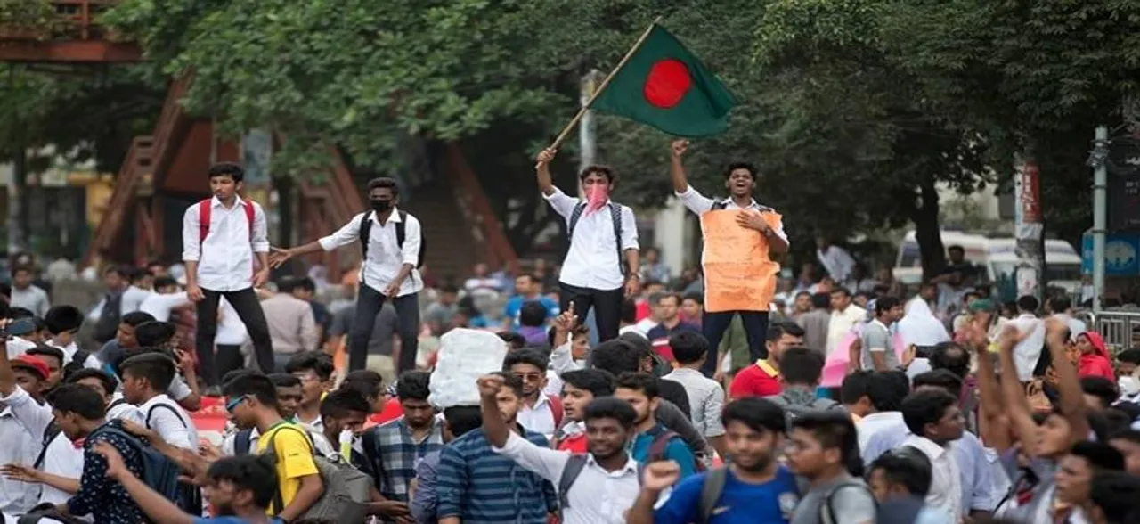 Bangladesh teens block roads for seventh day over road safety