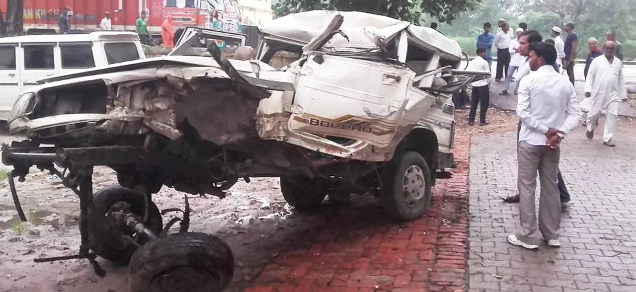 Five killed, seven injured as jeep rams into truck in Uttar Pradesh