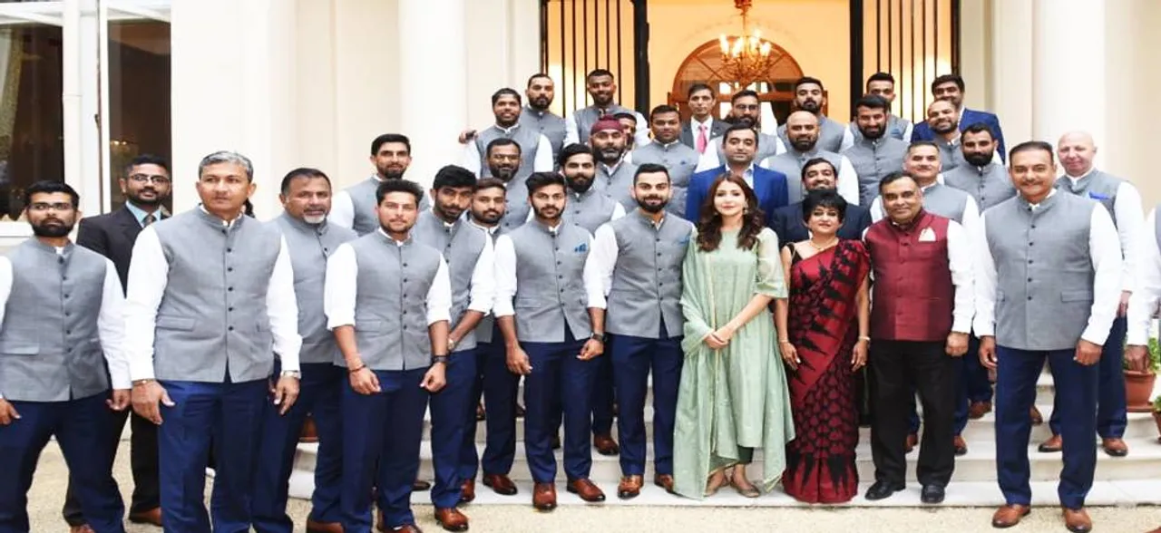 England vs India: Anushka Sharma spotted in team photograph, Twitterati goes crazy