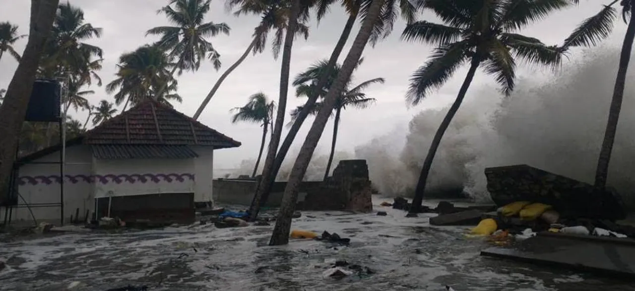 22 people killed as heavy rains cause landslides, flood situation in Kerala: MHA