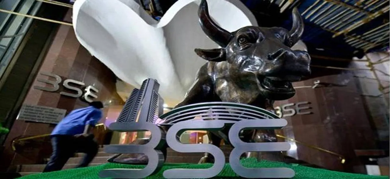 Sensex skids 224 points on global financial turmoil