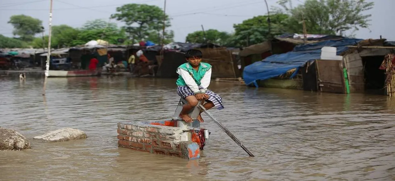 Delhi: Yamuna crosses danger mark; 613 people evacuated