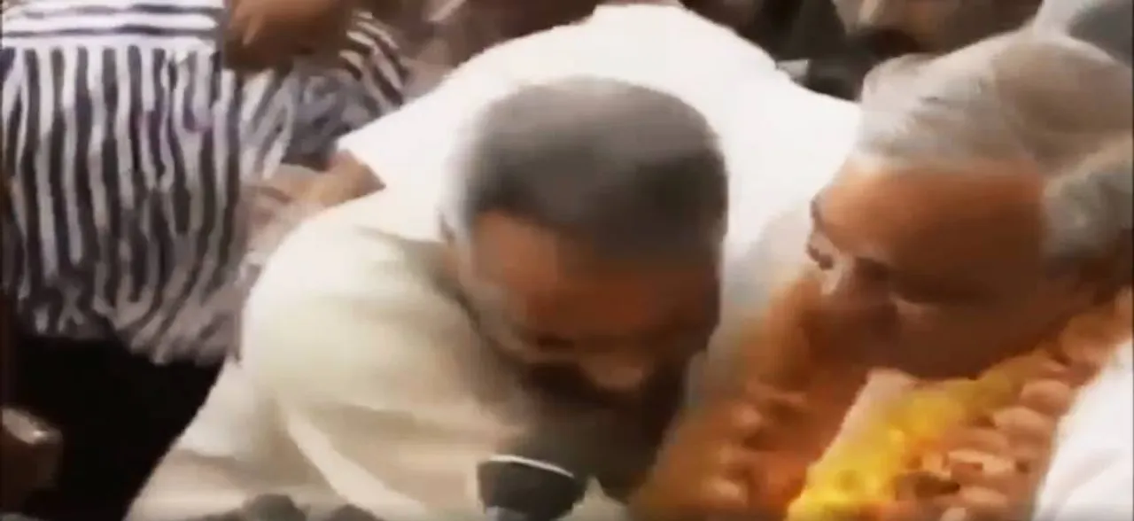 WATCH | When Atal Bihari Vajpayee hugged Narendra Modi