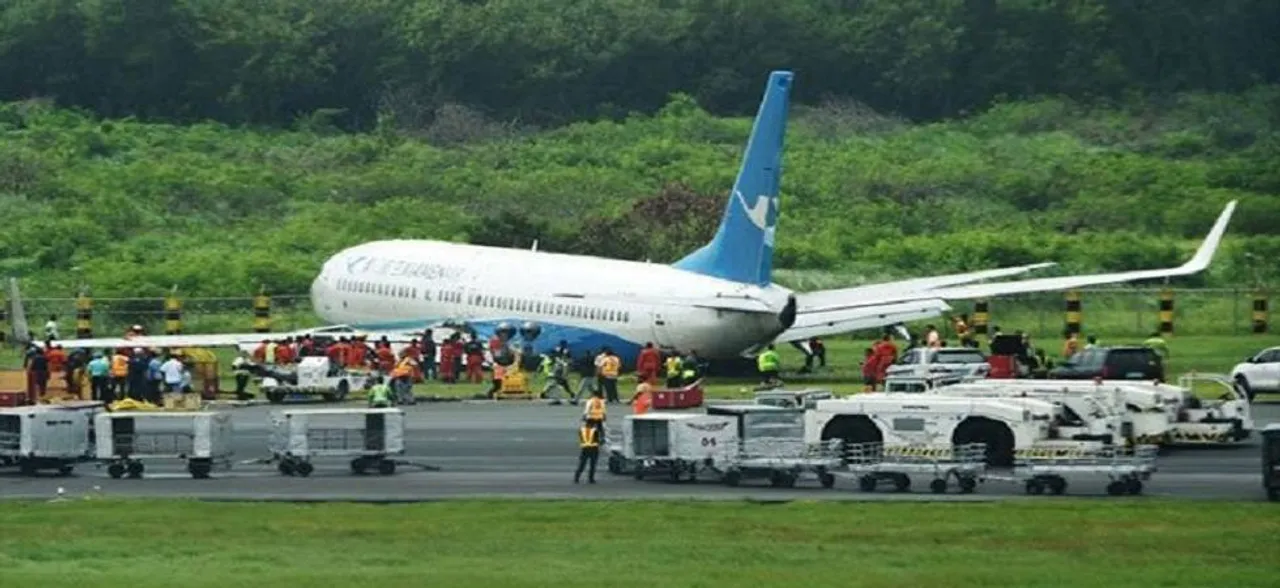 Chinese plane slides off Manila runway causing flight delays