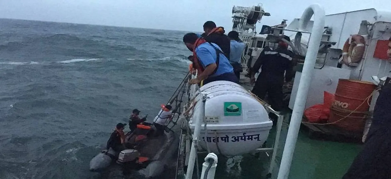 Kerala floods: Indian Coast Guard evacuates 2,507 people; over 6,415 provided assistance