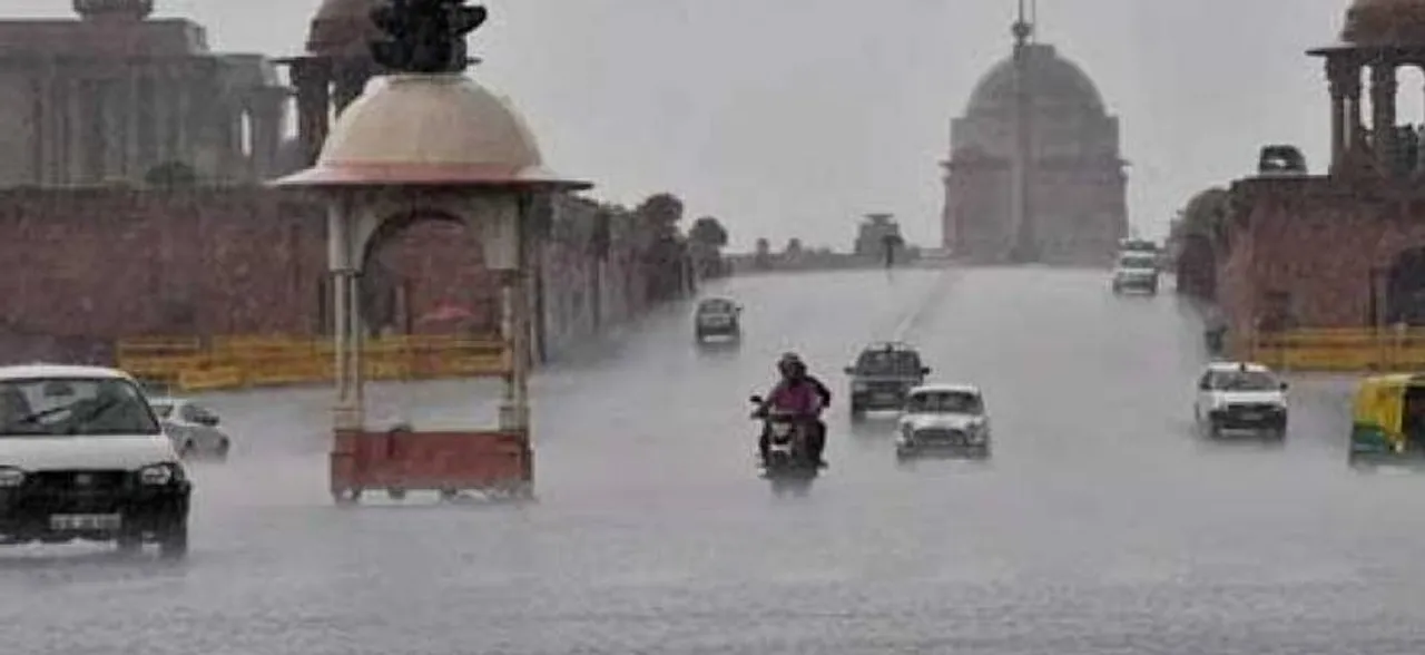 Heavy rains lash Delhi, cools national capital