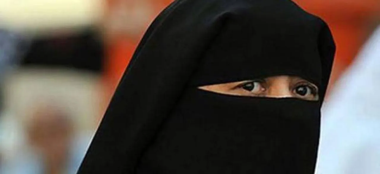Temple school in Pakistan where Muslim woman teaches Hindu students