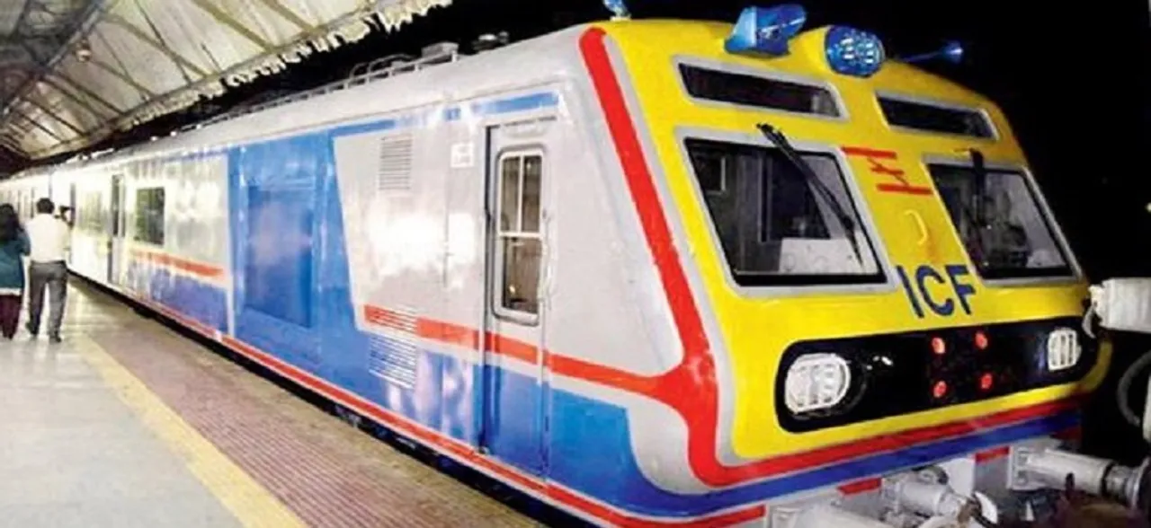 Man dies after falling off train in mobile snatching incident