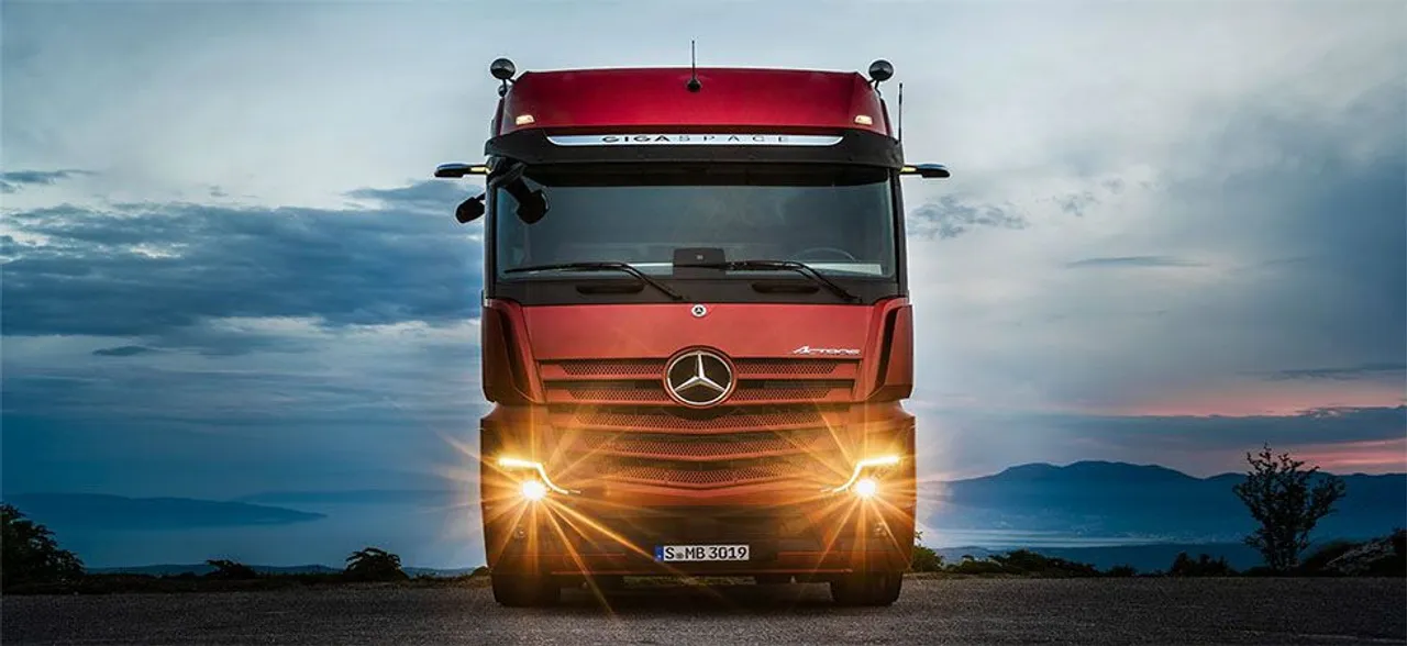 Daimler rolls out 100,000th vehicle from Tamil Nadu factory