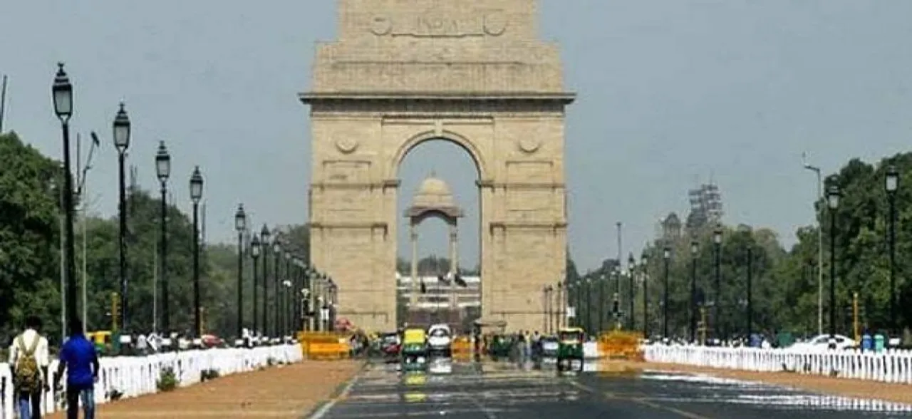 Delhi Weather: National capital wakes up to a bright and sunny morning