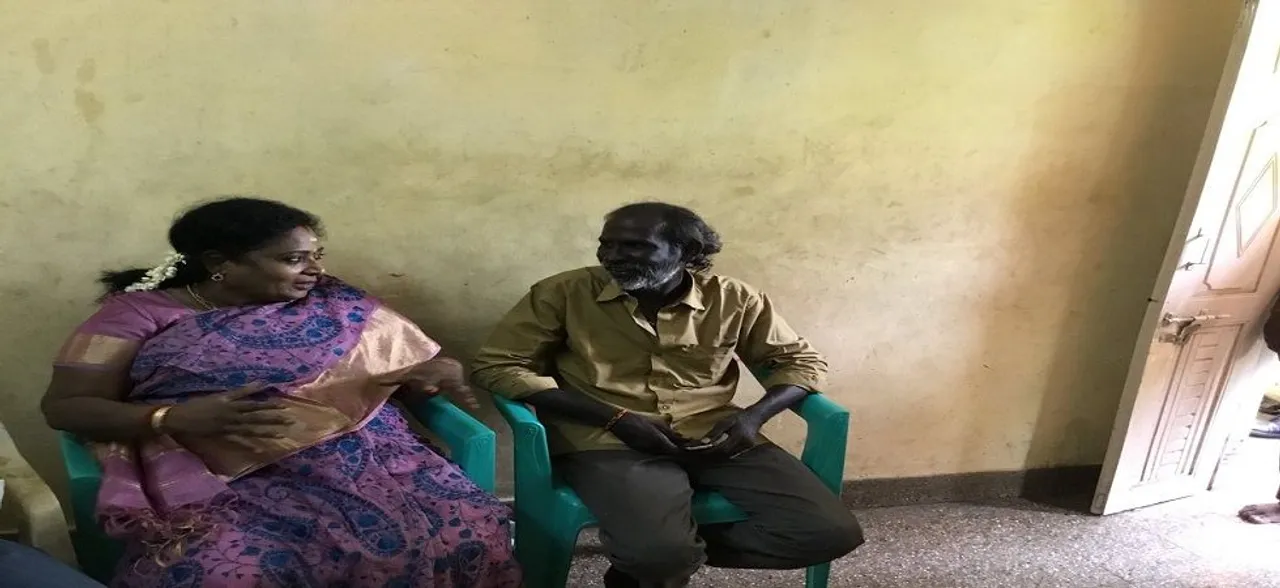 Tamil Nadu BJP chief calls on â€˜roughed upâ€™ auto driver, gives sweets