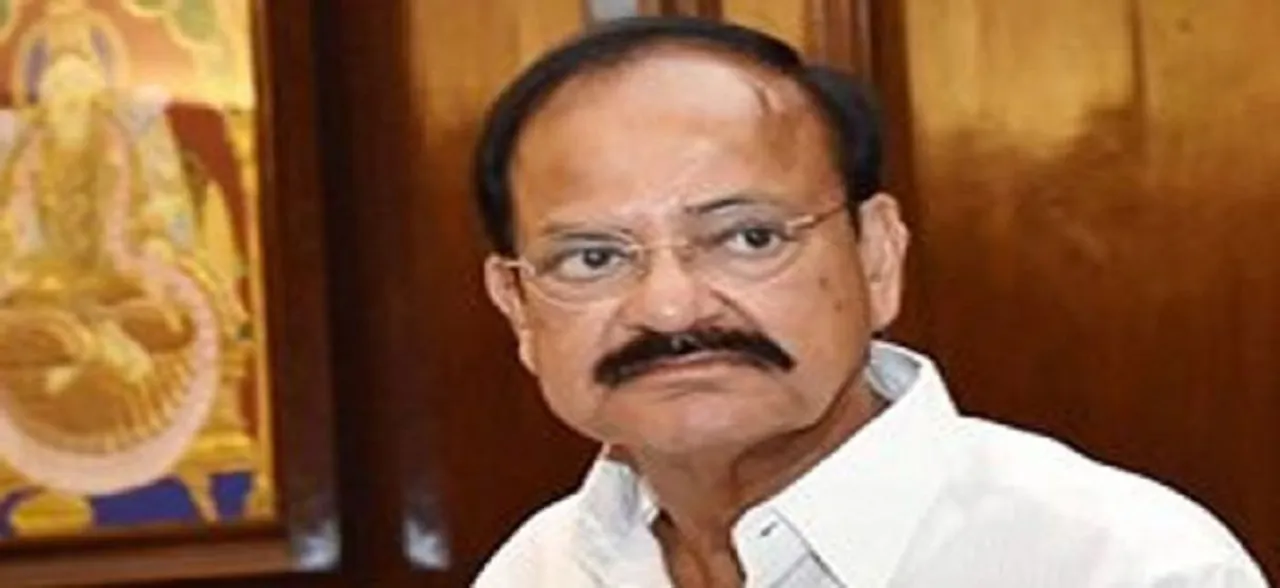 Vice-President Venkaiah Naidu offers prayers at Tirupati