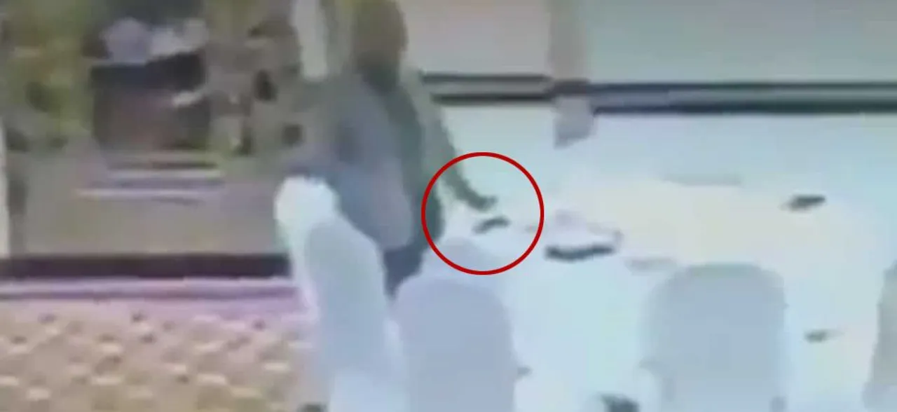Pakistani bureaucrat suspended for stealing Kuwaiti delegate's wallet