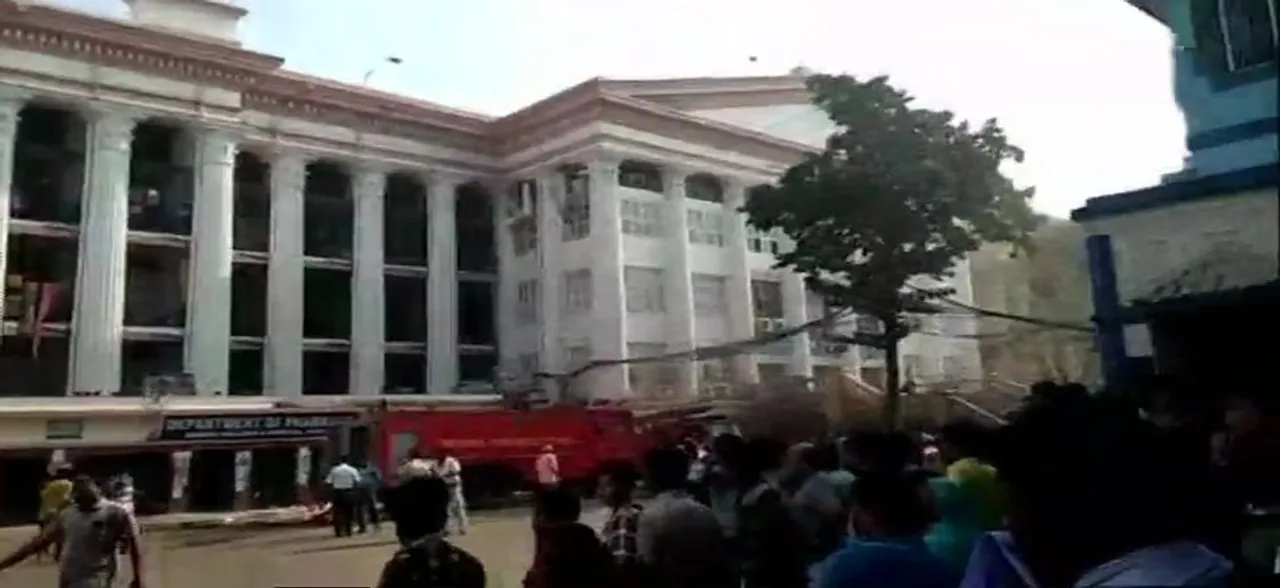 Massive fire at Calcutta Medical College and Hospital, 250 patients evacuated