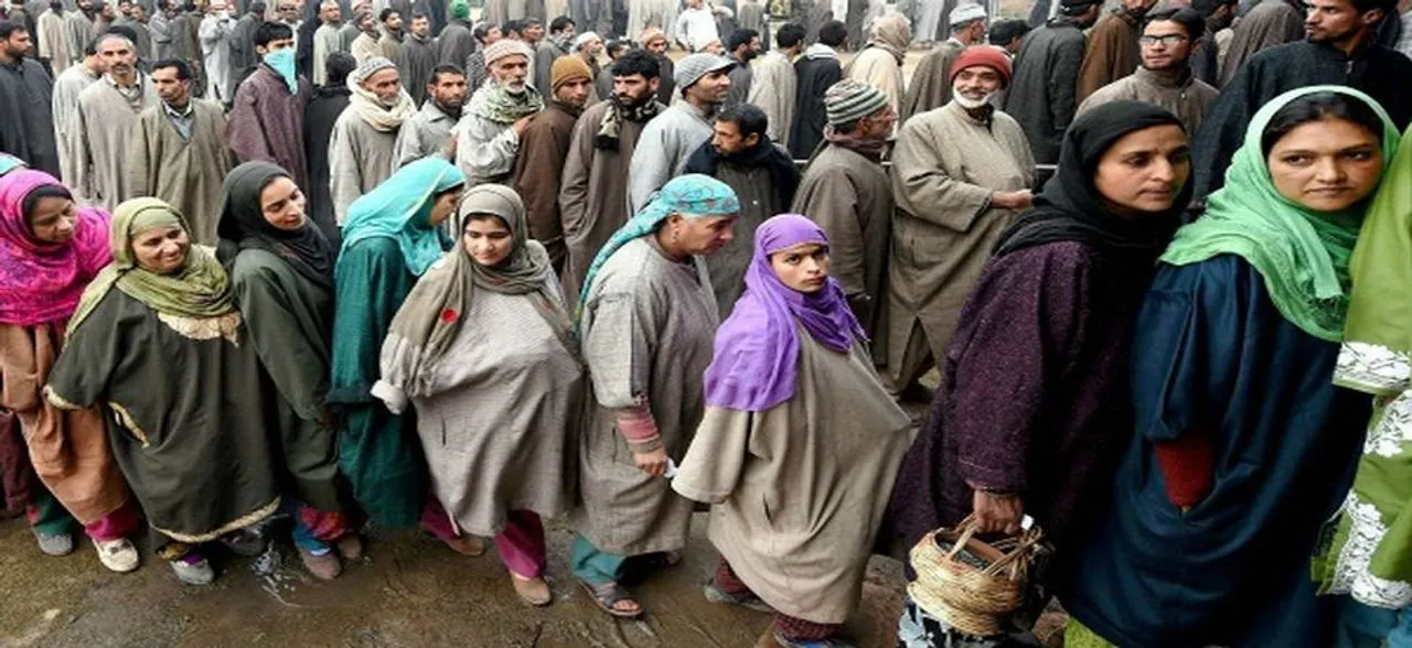 J&K civic body polls: Voting underway in 384 wards in second phase, mobile internet suspended in South Kashmir