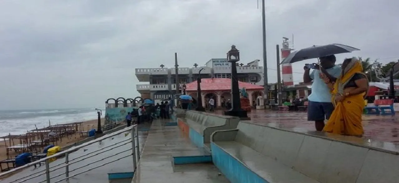 Cyclone 'Titli': Odisha on high alert, evacuates three lakh people; schools, colleges shut 