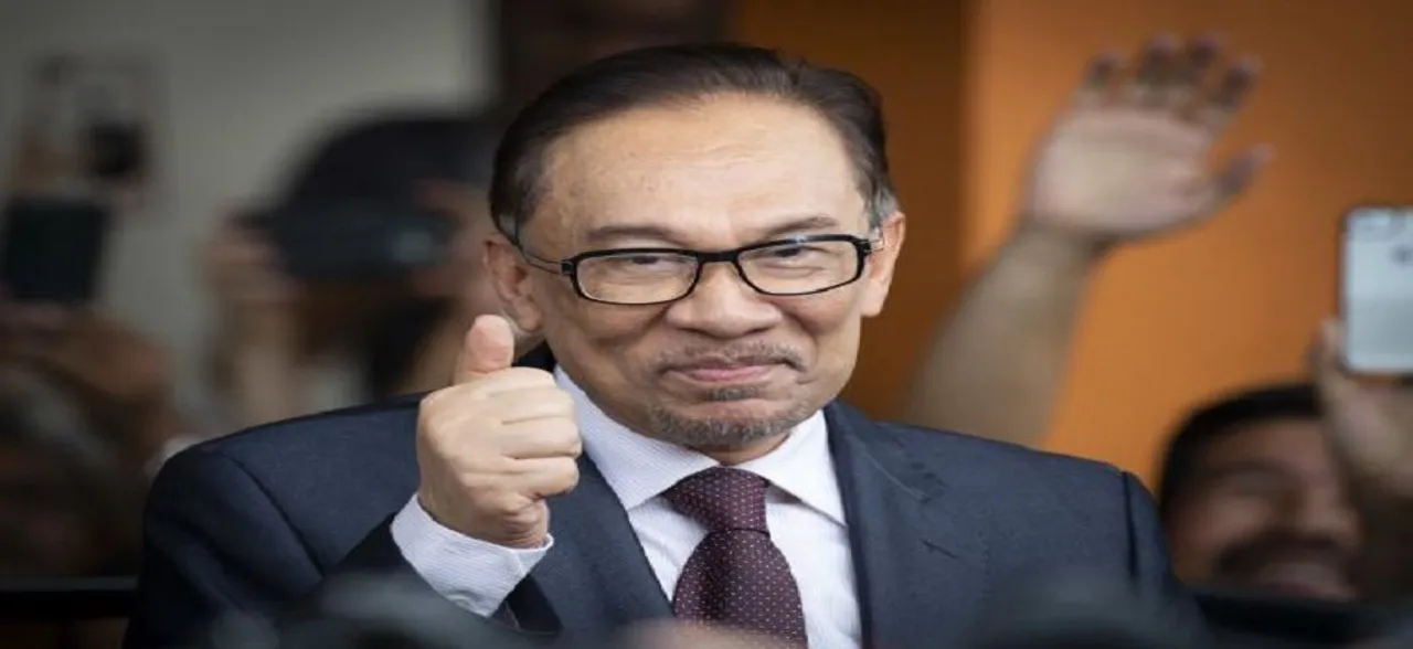 Malaysian PM-in-waiting Anwar takes oath as lawmaker