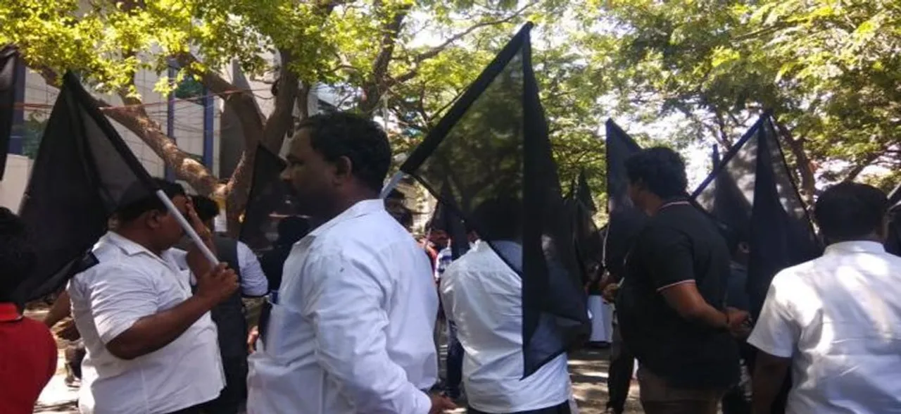 Congress workers release black balloons in Lucknow against Gujarat Chief Minister Vijay Rupani