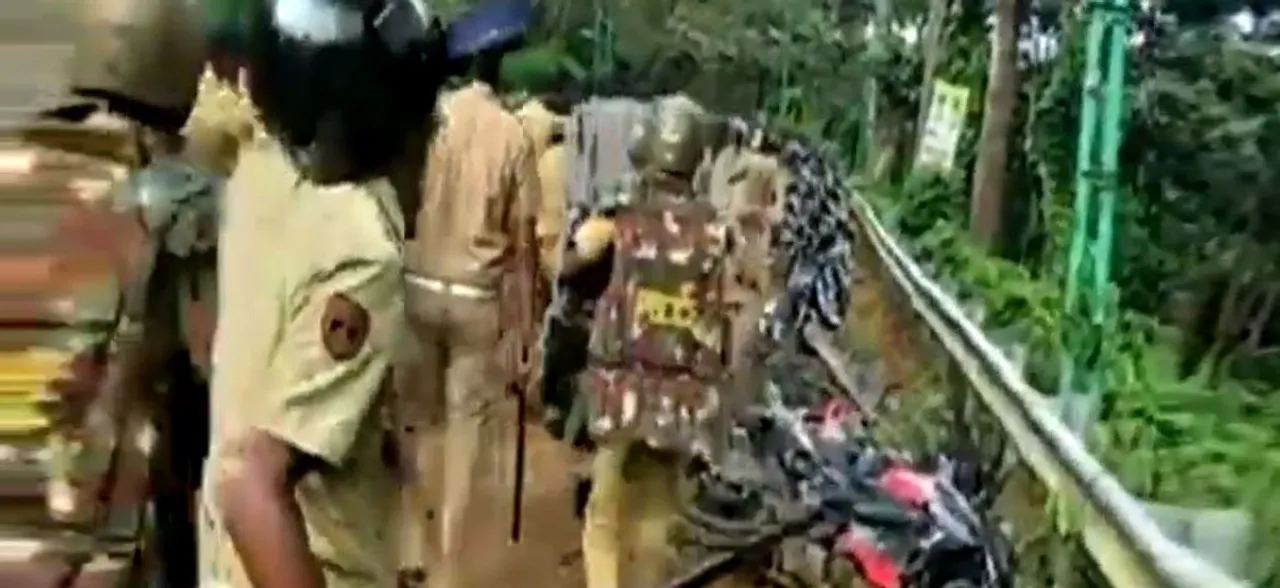 Watch: At Sabarimala Temple, policemen turn protesters, vandalise vehicles