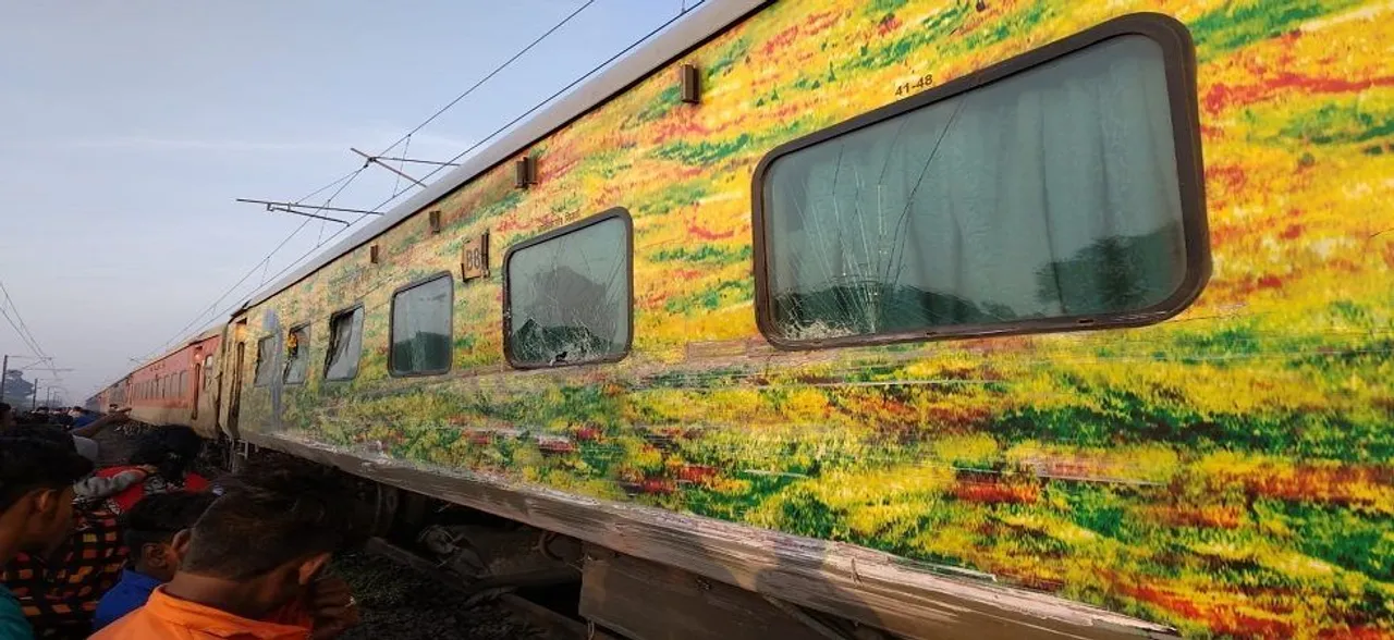 Trivandrum-Delhi Rajdhani Express derails as truck rams into train in Madhya Pradesh