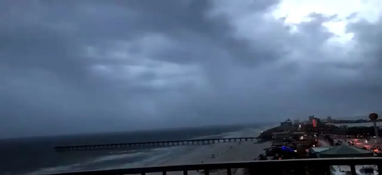 'Extremely dangerous' Hurricane Willa speeding towards Mexico coast