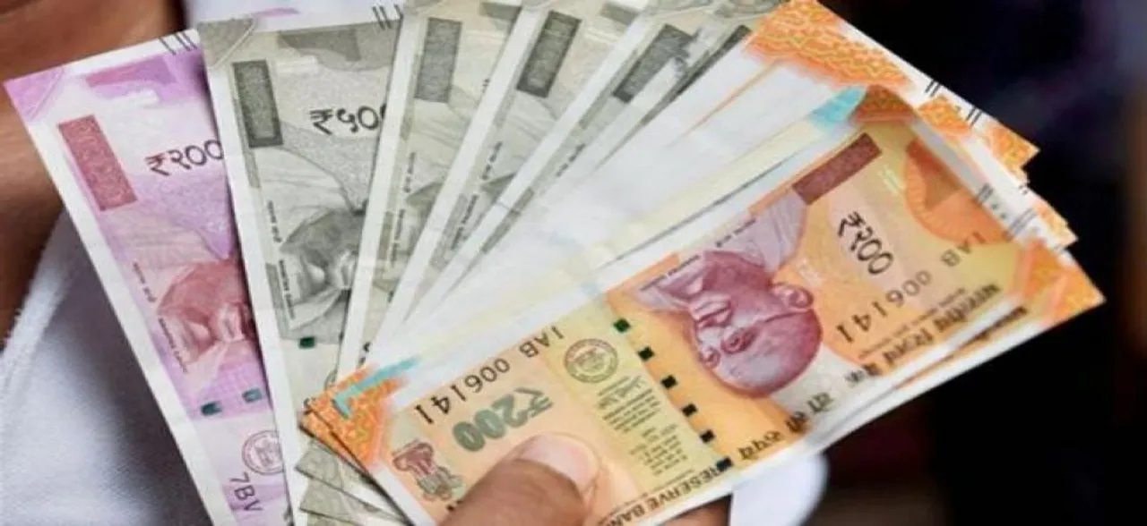 Re may trade at 69.79 in H2 if RBI mops up $30 bn from NRIs