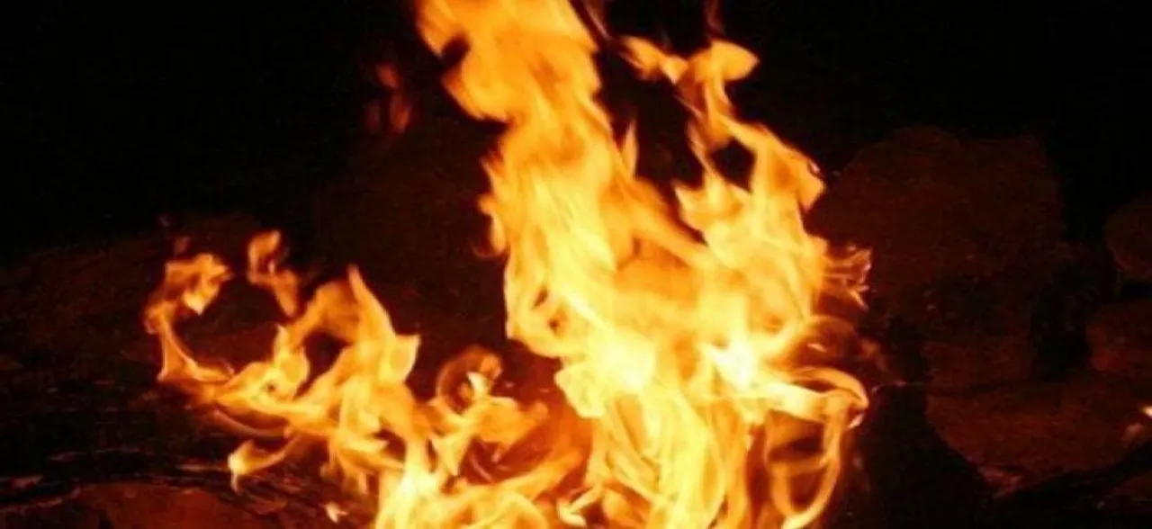 Mumbai: Fire breaks out in Bandra slum, nine fire engines rushed to spot 
