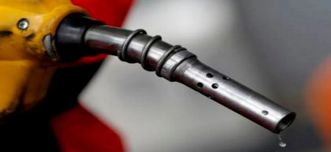 Petrol prices slashed, diesel remains unchanged in Delhi